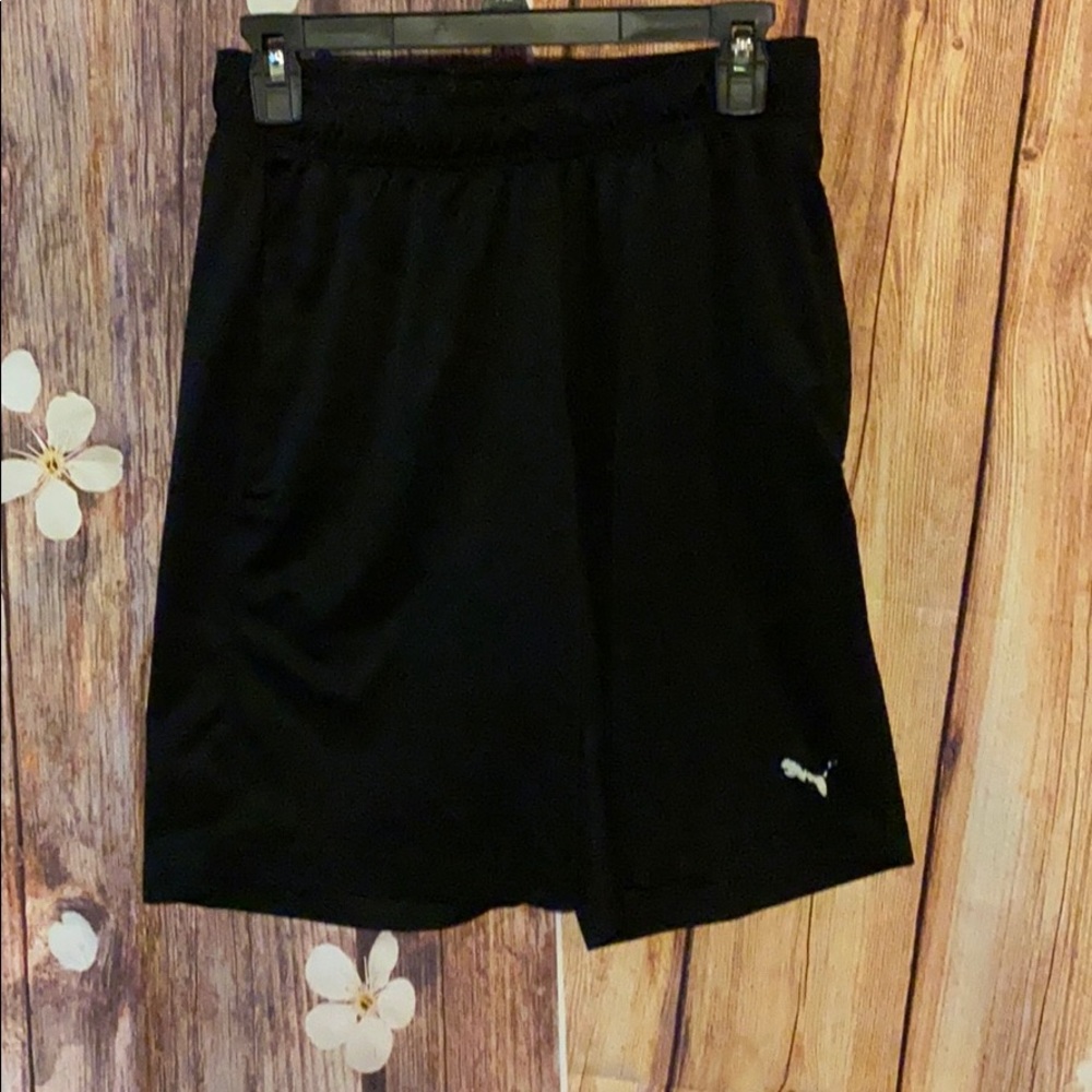 ❤️Puma shorts size medium❤️